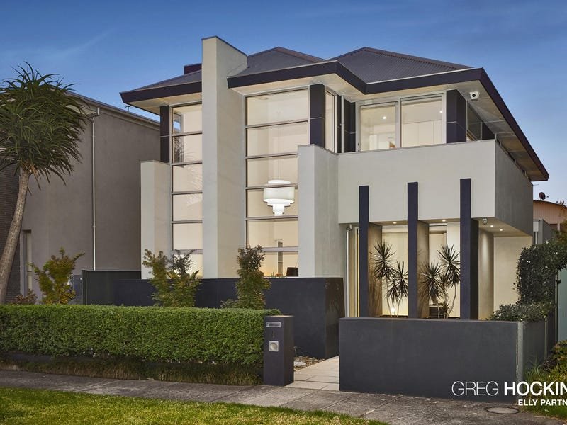 8 Oberon Way, Newport image 1