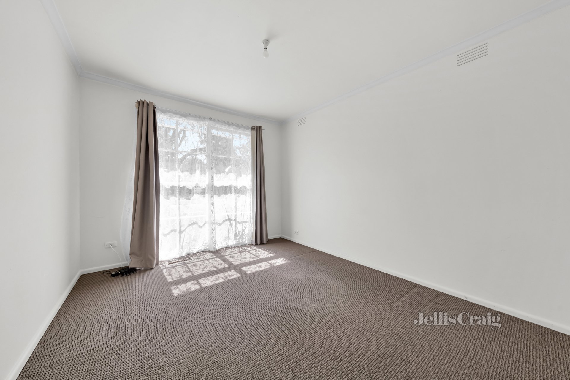 8 Ormiston Street, Mount&nbsp;Waverley image 4