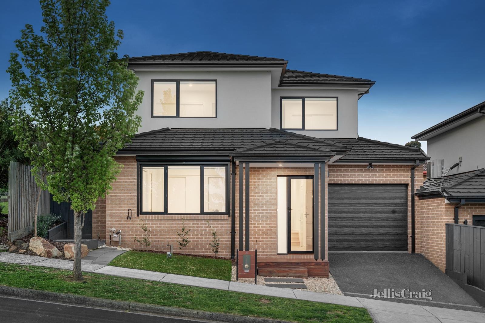 8 Otway Court, Doncaster East image 1