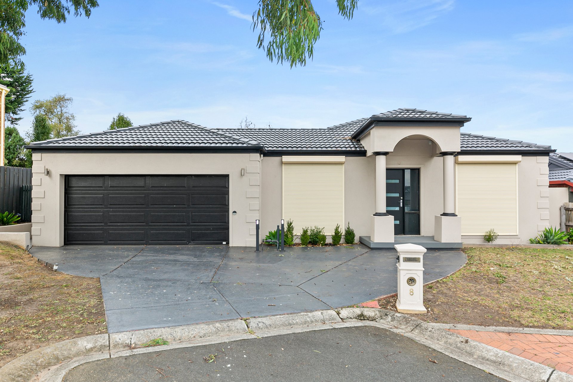 8 Overton Close, Rowville image 1