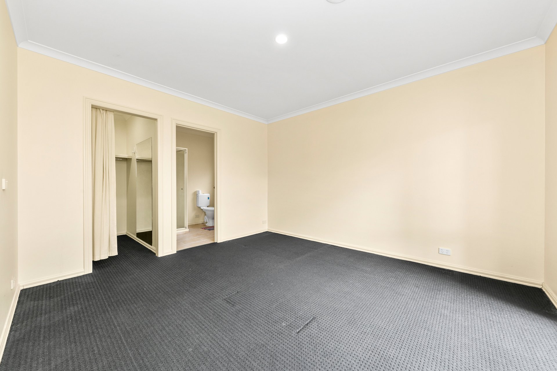 8 Overton Close, Rowville image 5
