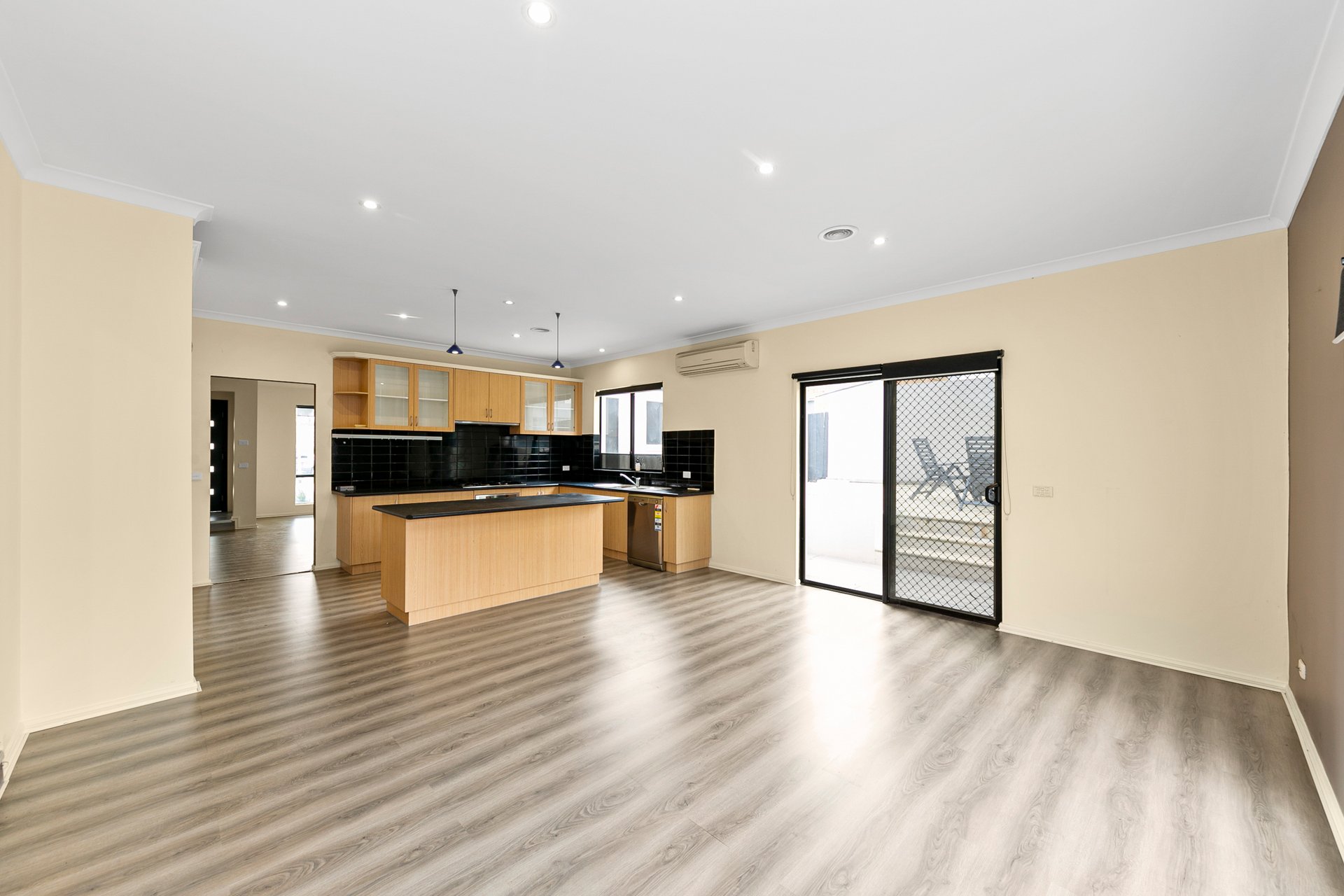 8 Overton Close, Rowville image 2