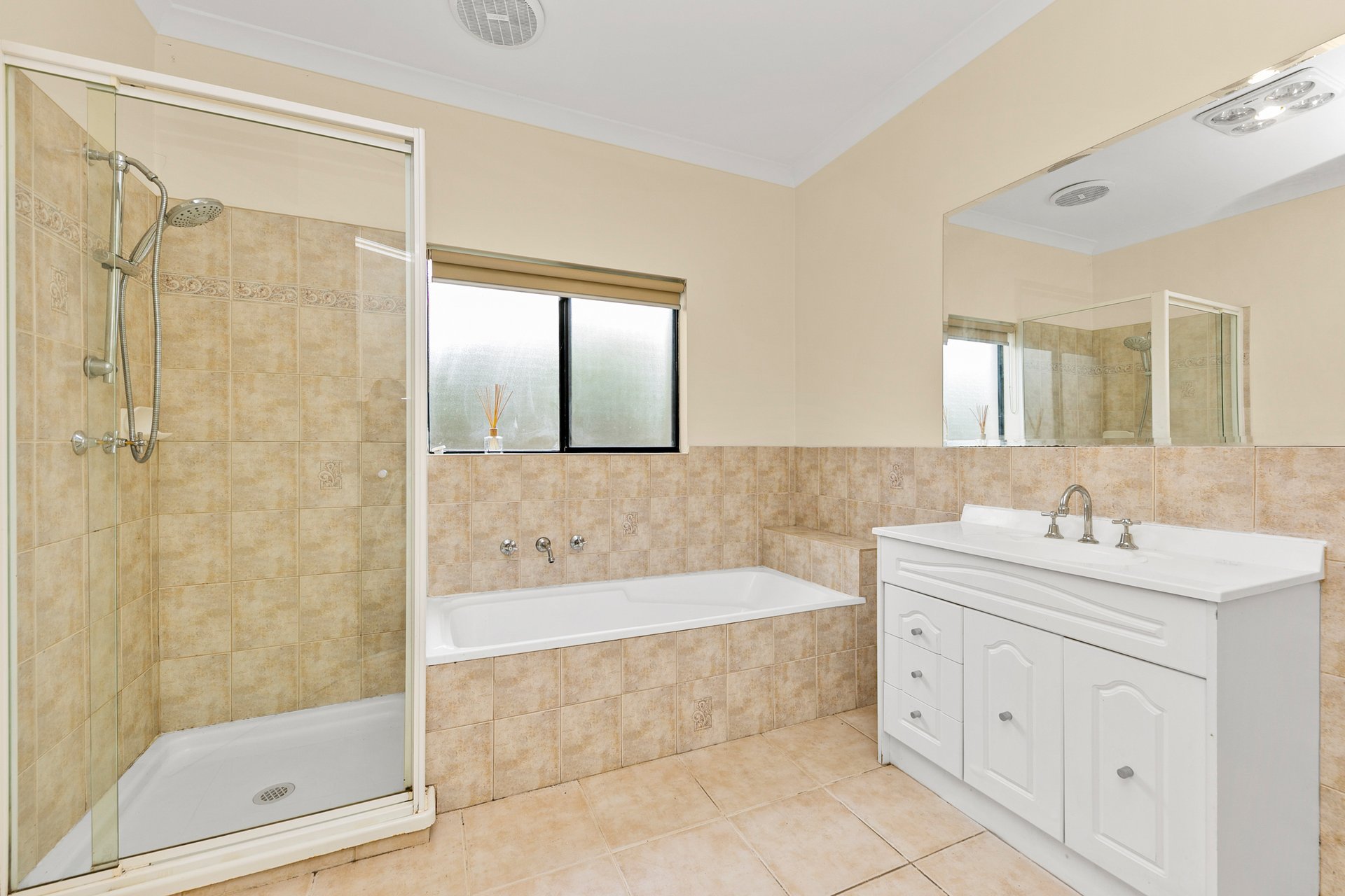 8 Overton Close, Rowville image 3
