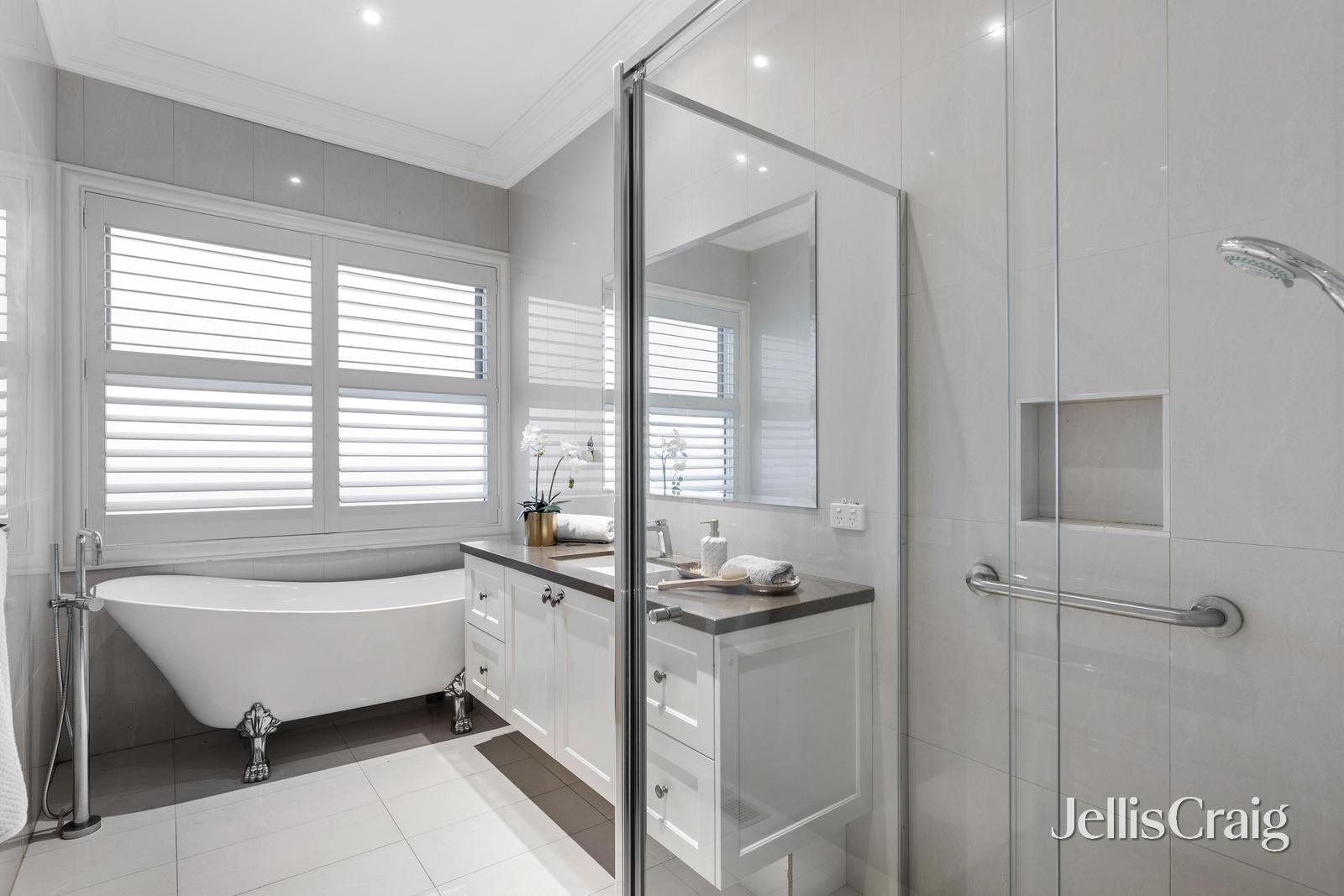 8 Pamela Grove, Templestowe Lower image 9
