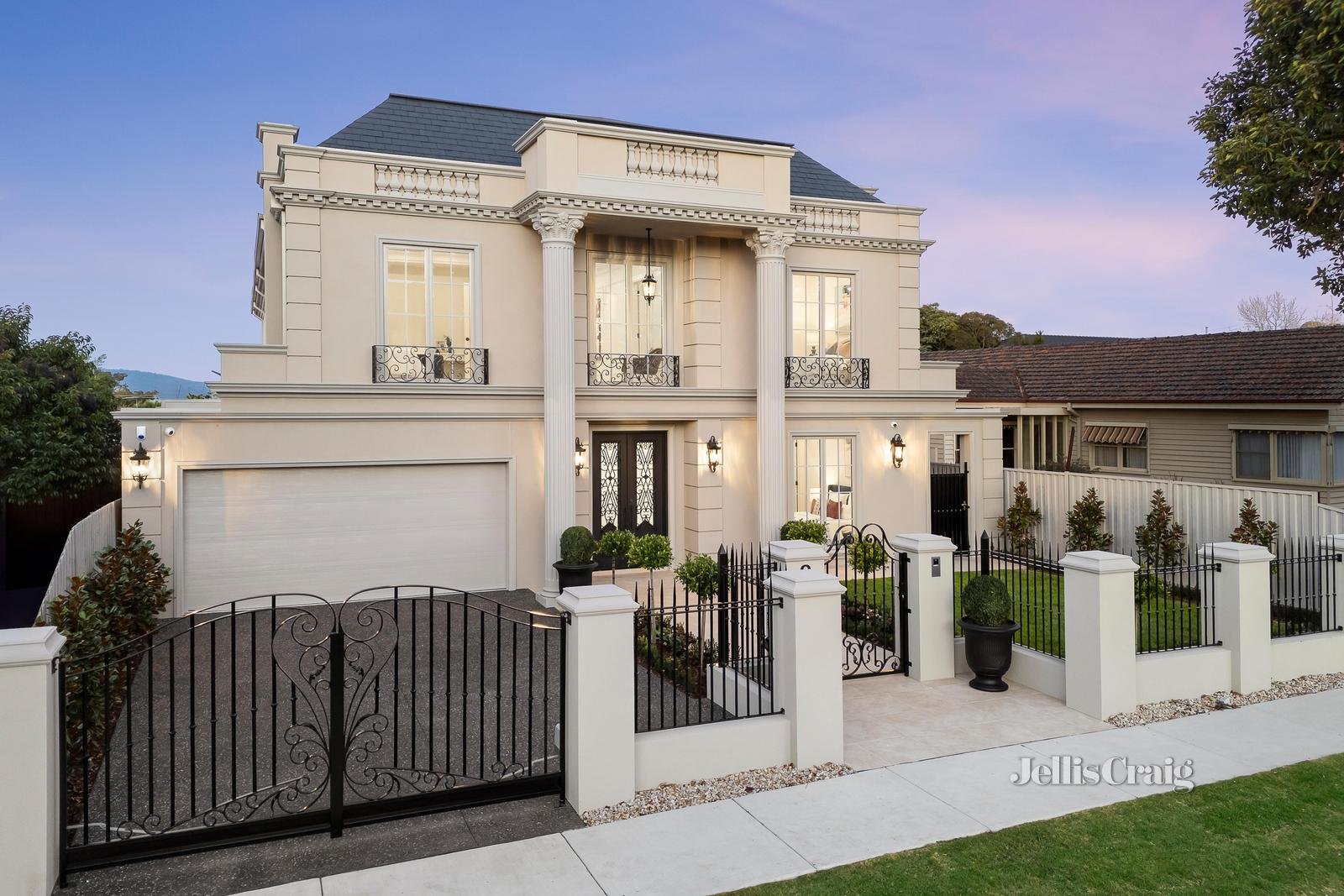 8 Panoramic Grove, Glen Waverley image 2