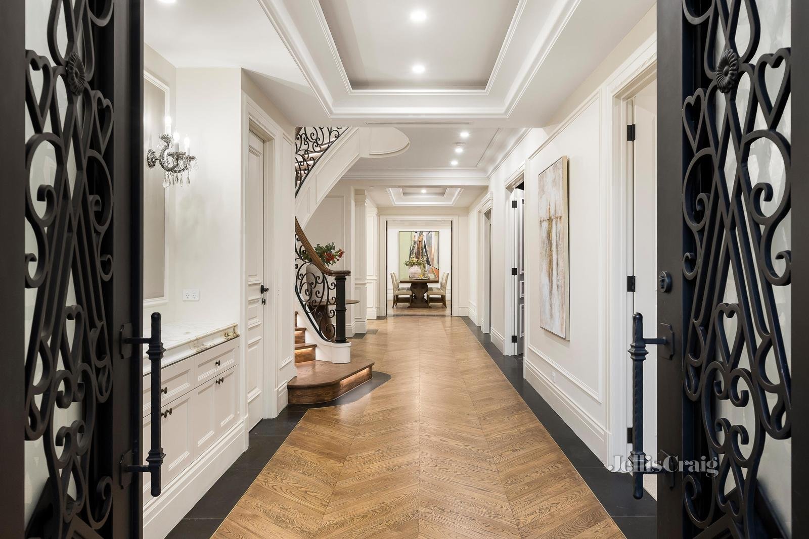 8 Panoramic Grove, Glen Waverley image 3