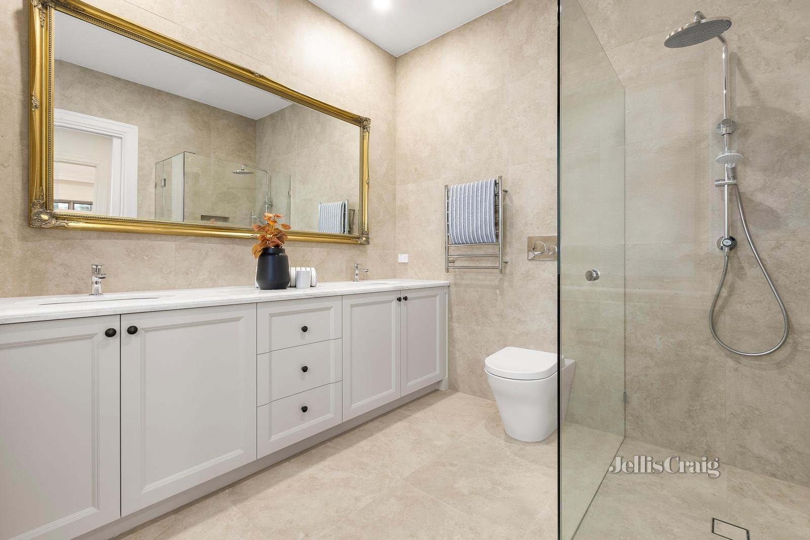 8 Panoramic Grove, Glen Waverley image 17