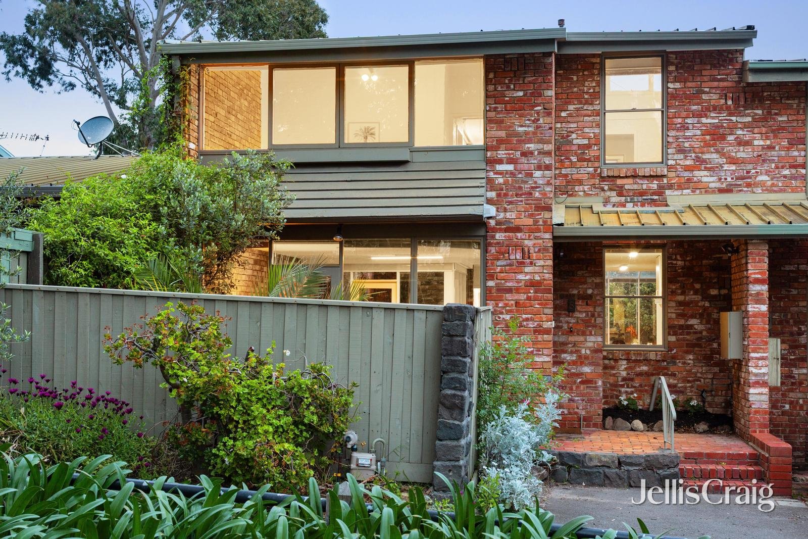 8 Park Lane, Kew image 11