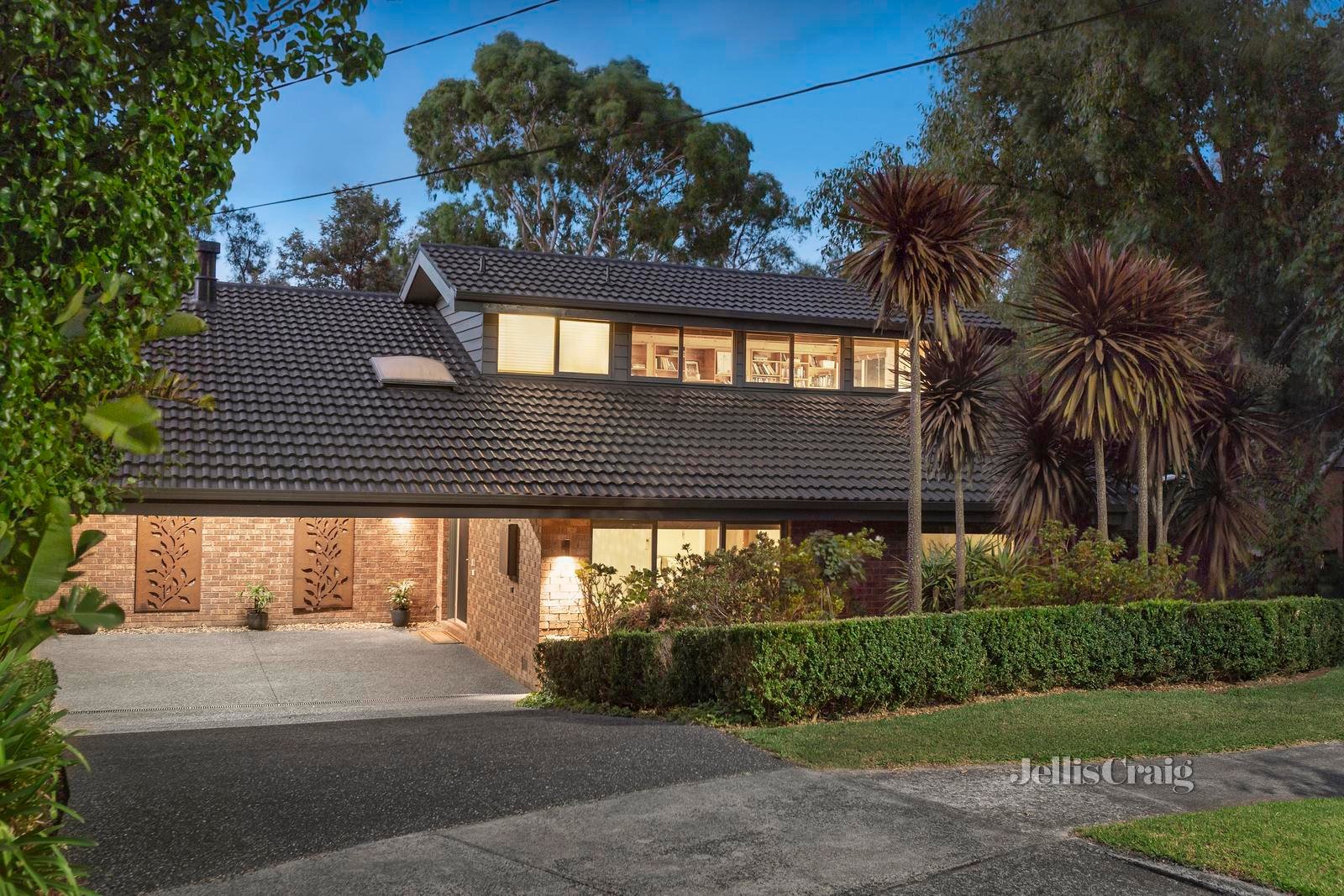 8 Pear Court, Burwood East image 1