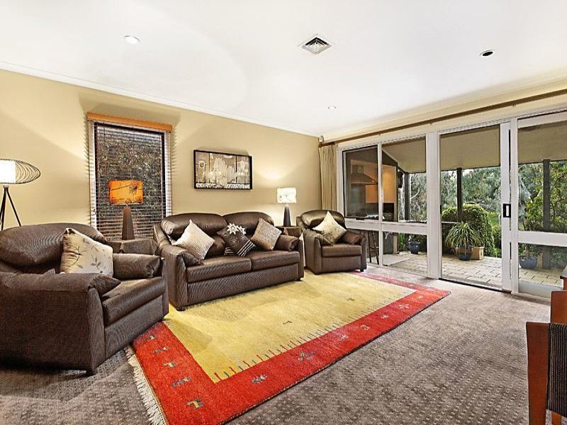 8 Pear Court, Burwood East image 2