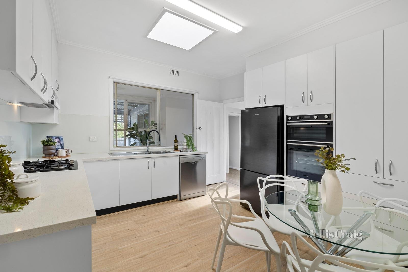 8 Peel Street, Mitcham image 4