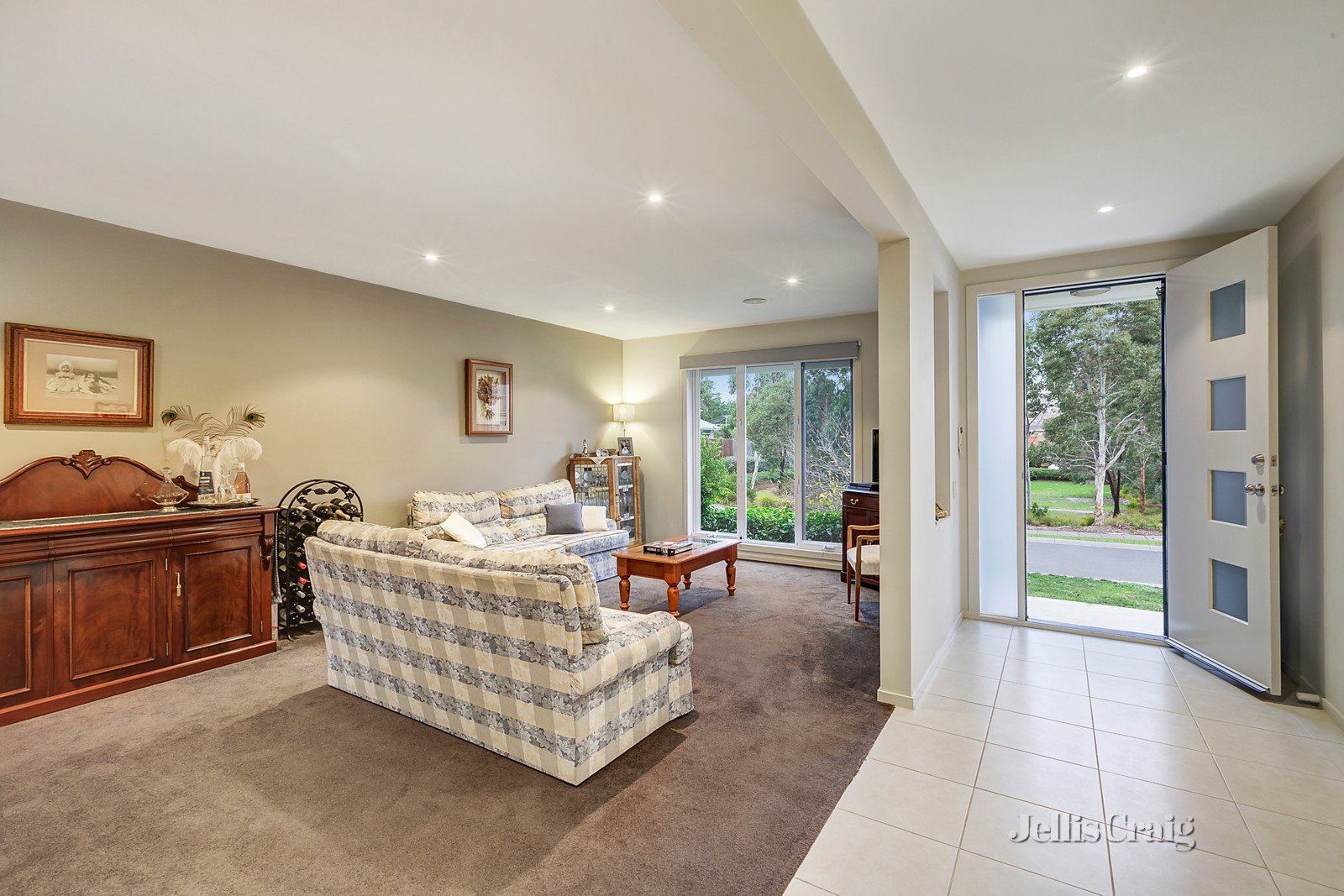 8 Pescott Close, Burwood image 5