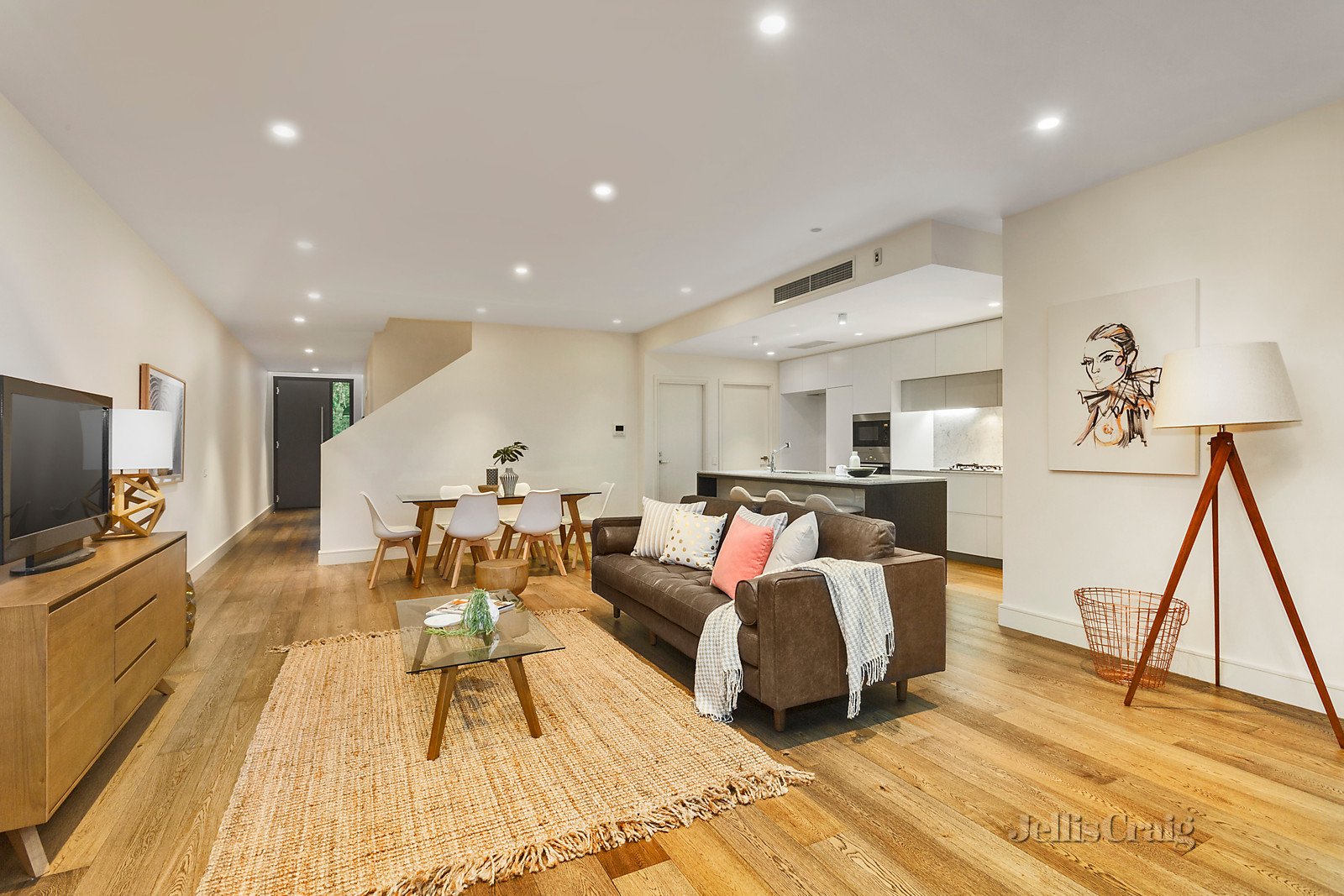 8 Pin Oak Court, Canterbury image 3