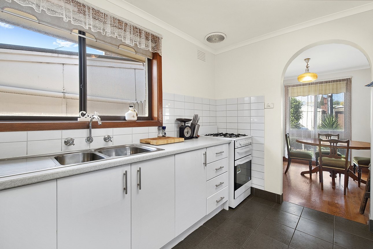 8 Plunkett Street, Geelong West image 3