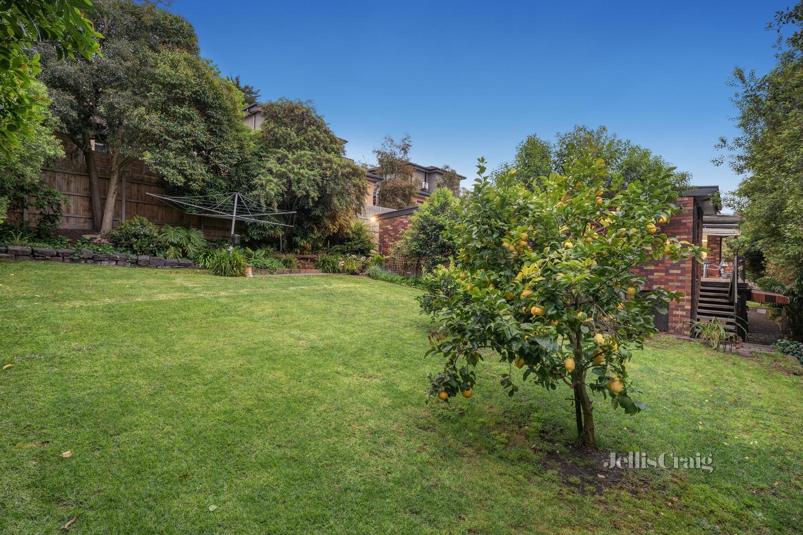 8 Prince Edward Avenue, Mitcham image 12