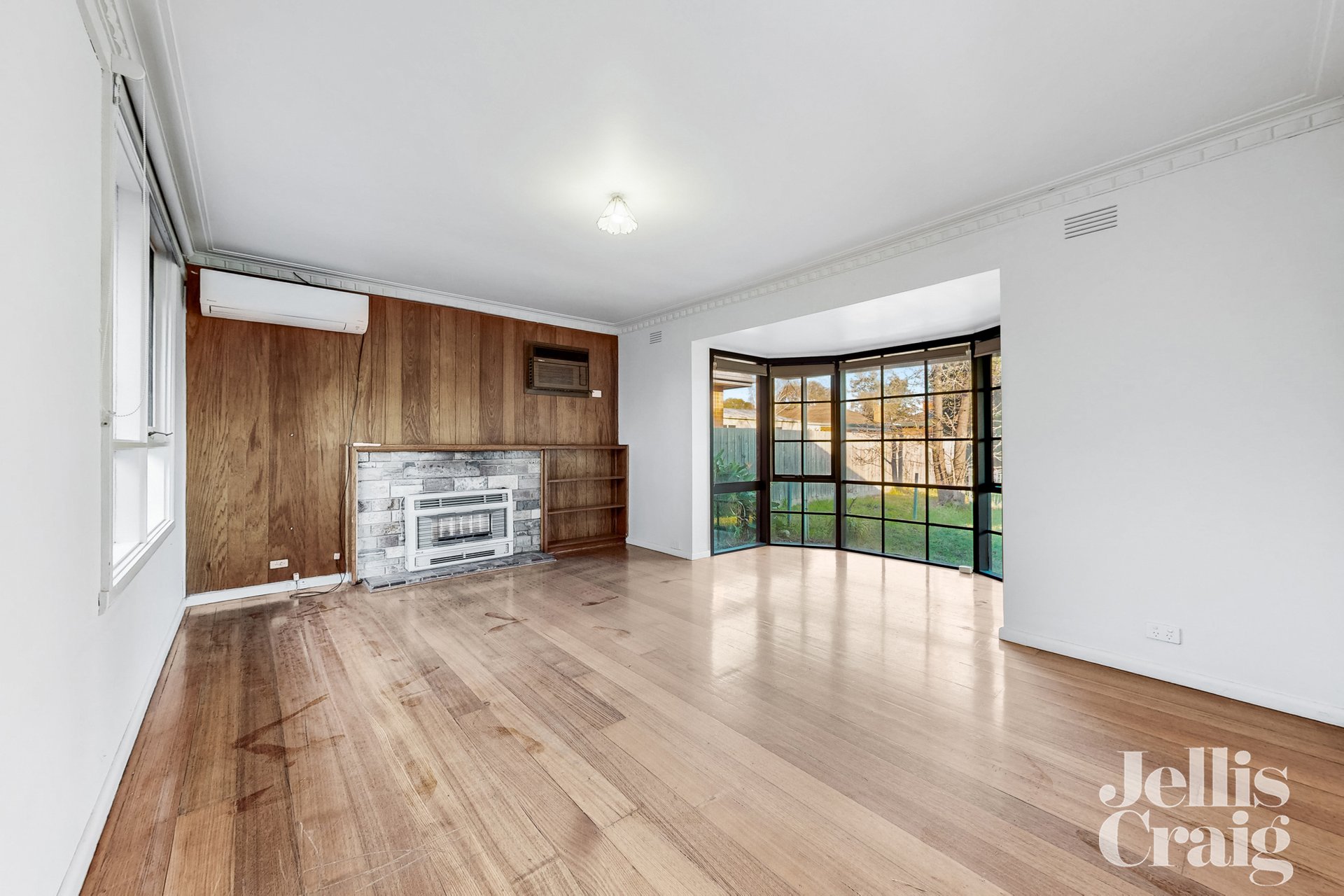 8 Princes Court, Blackburn South image 3