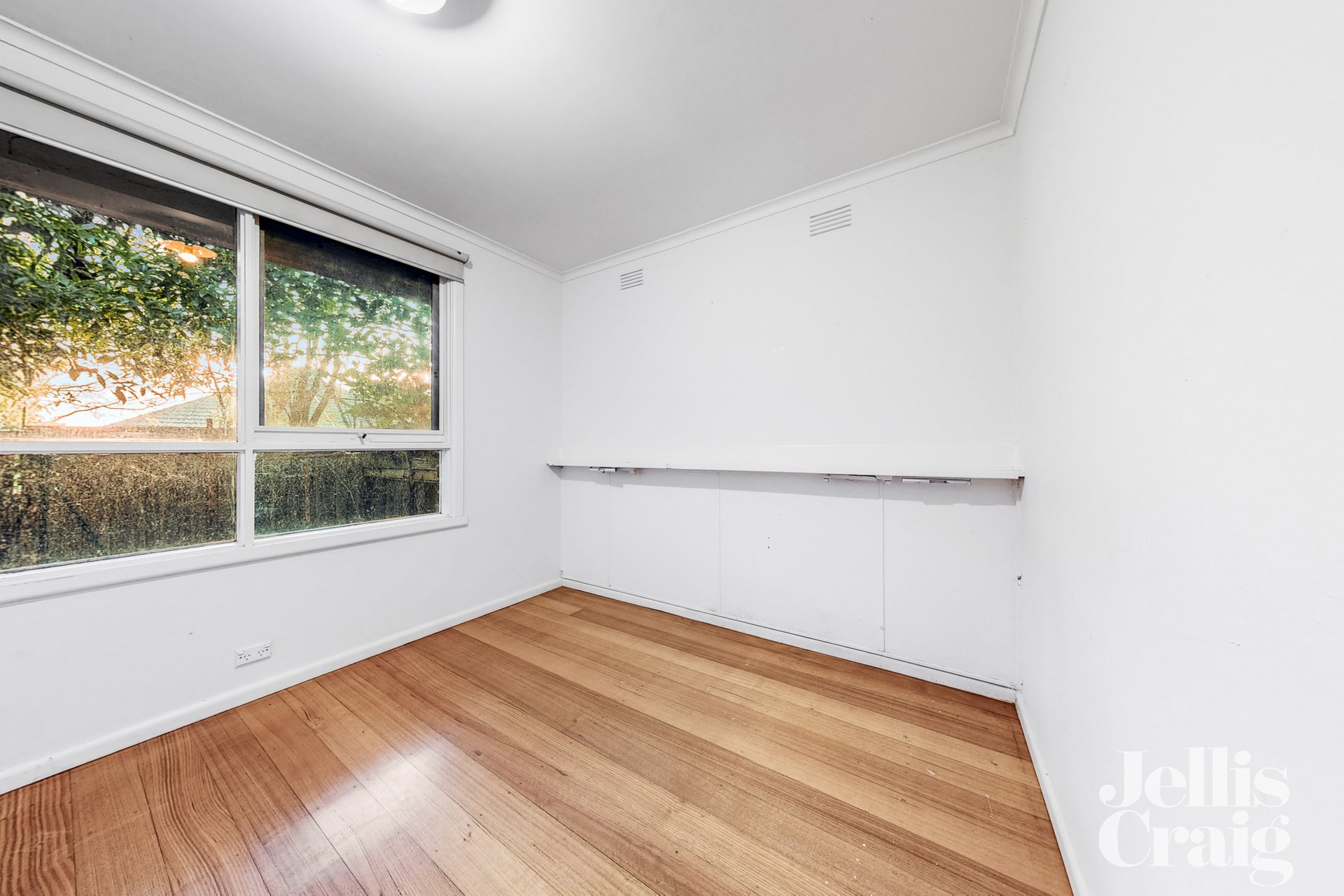 8 Princes Court, Blackburn South image 7