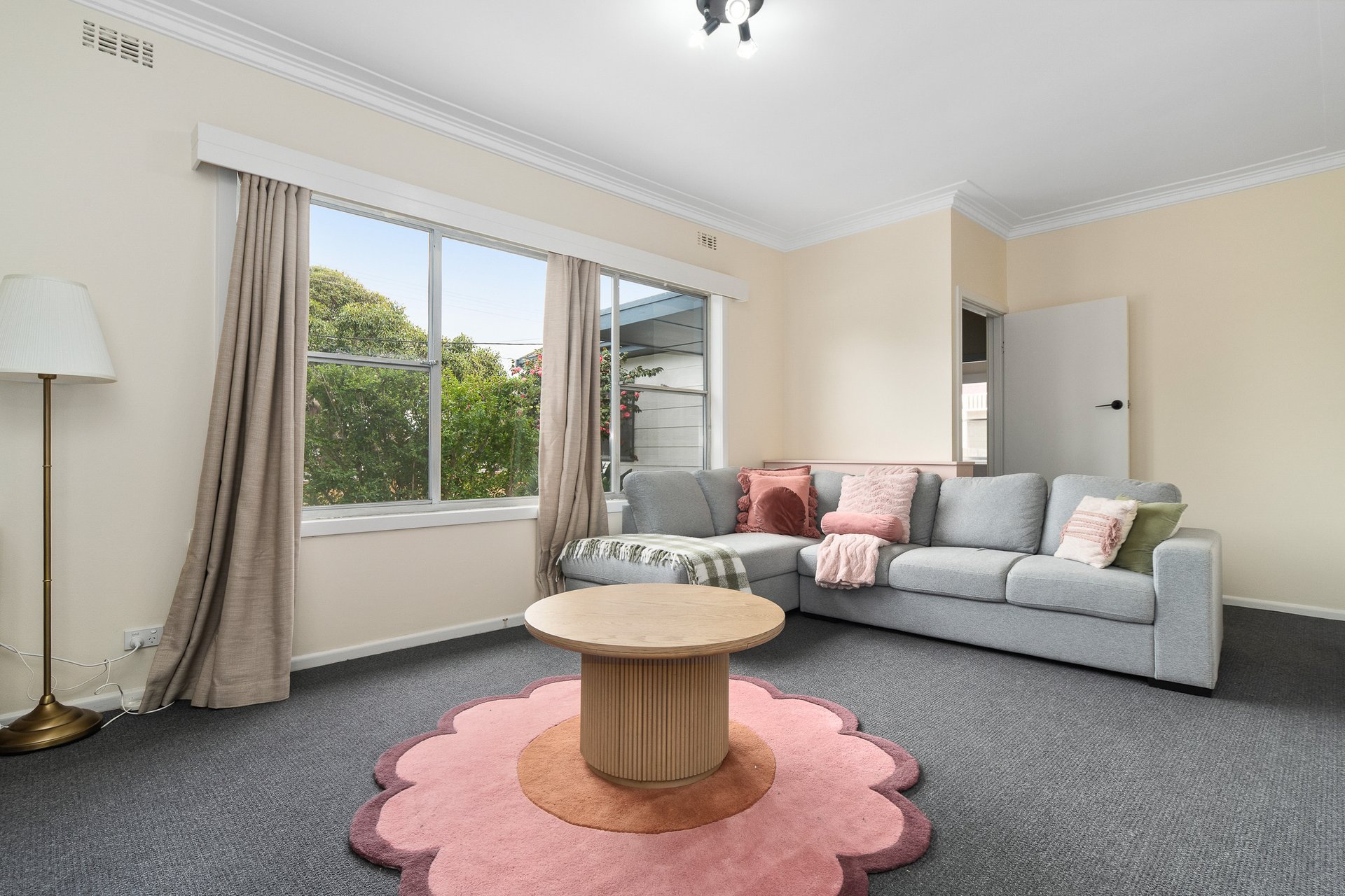 8 Queen Street, Frankston image 5