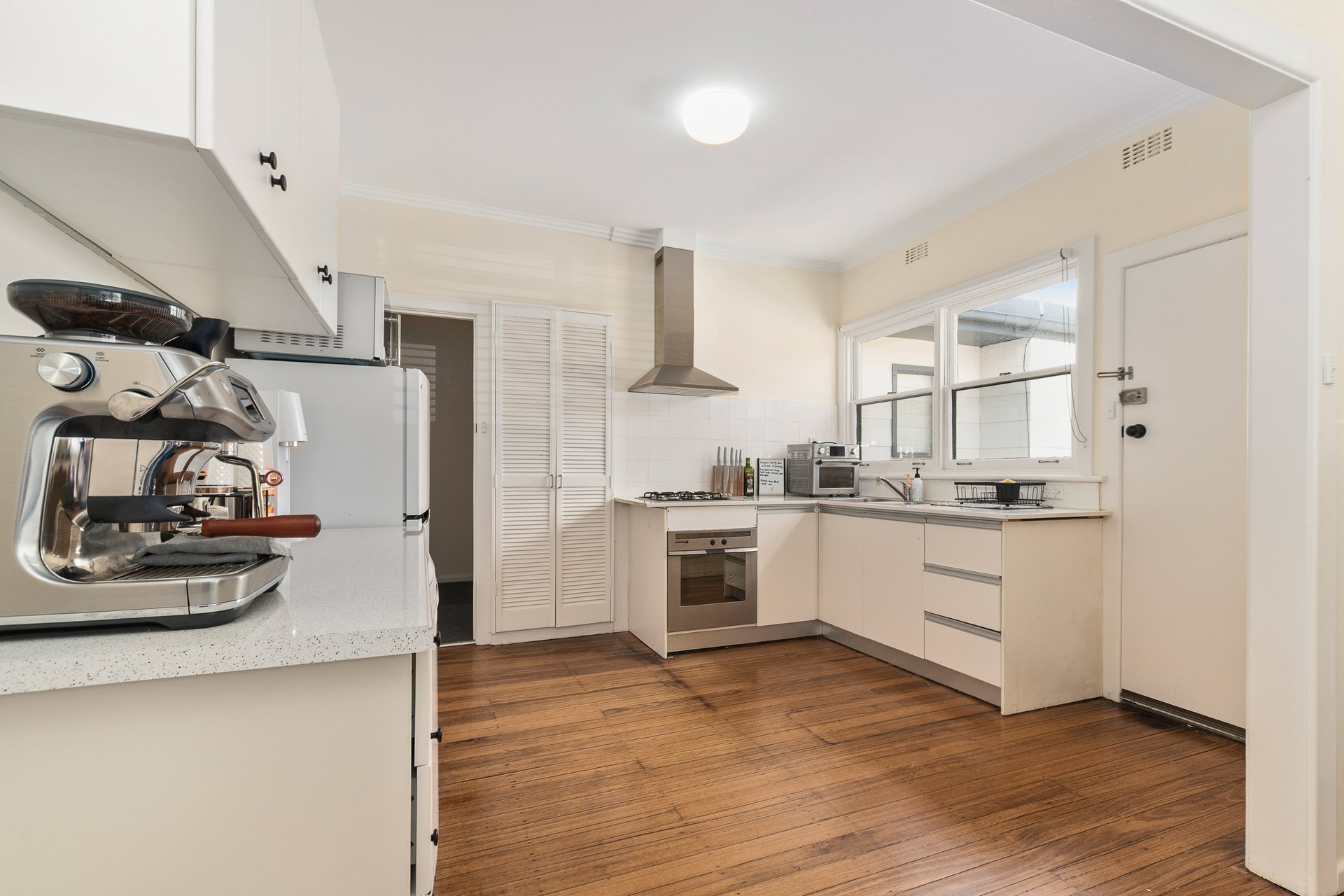 8 Queen Street, Frankston image 4