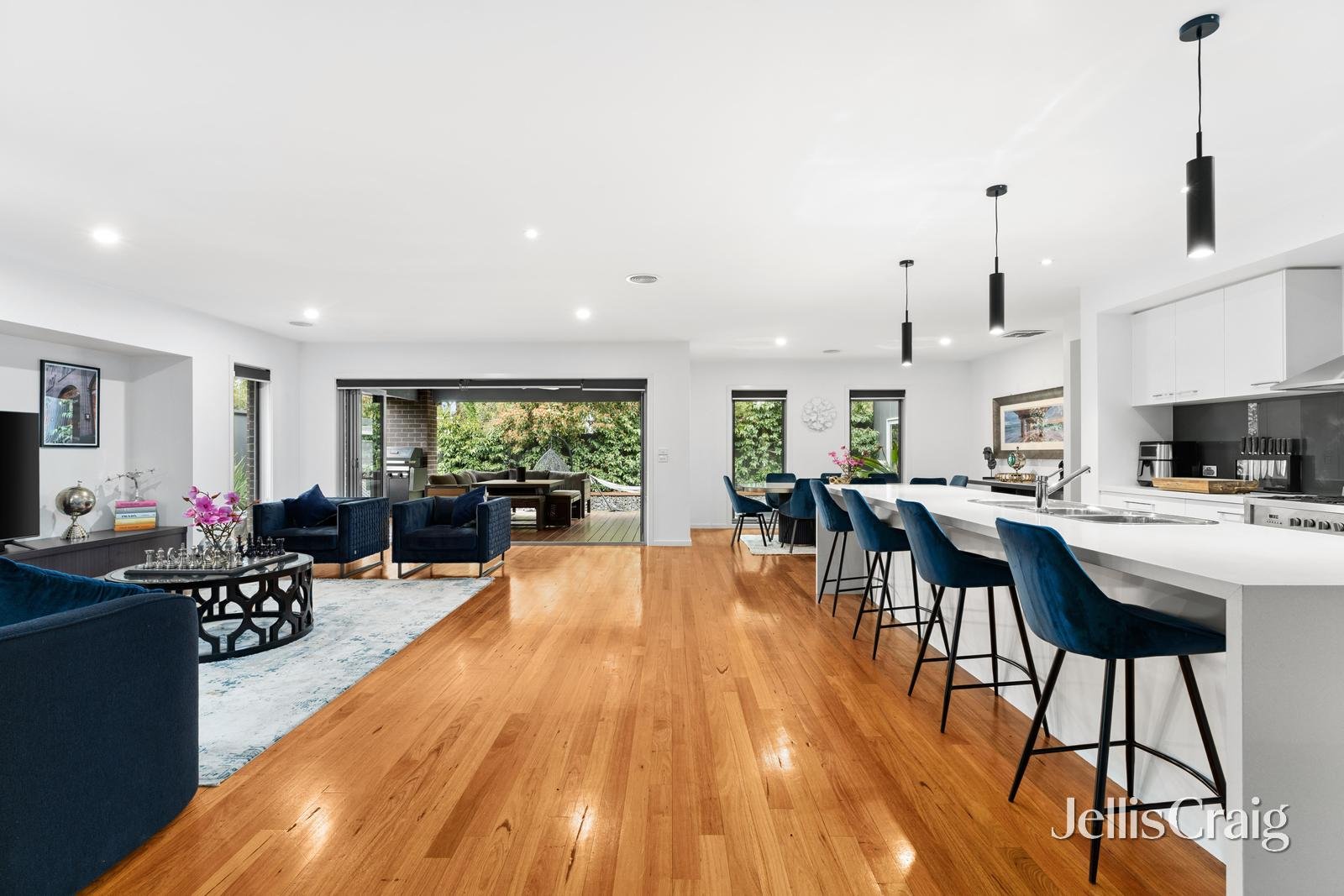 8 Rampling Way, Nerrina image 2