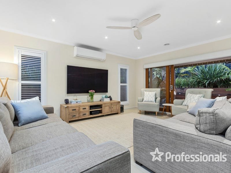 8 Regent Avenue, Mooroolbark image 4