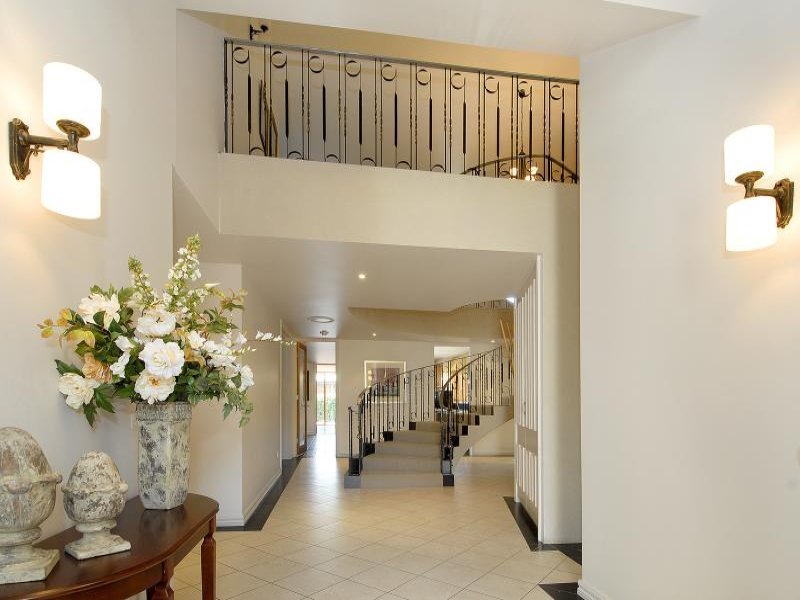 8 Retreat Road, Newtown image 8