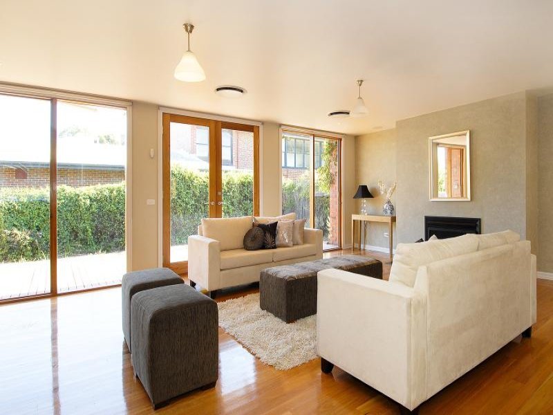 8 Retreat Road, Newtown image 10