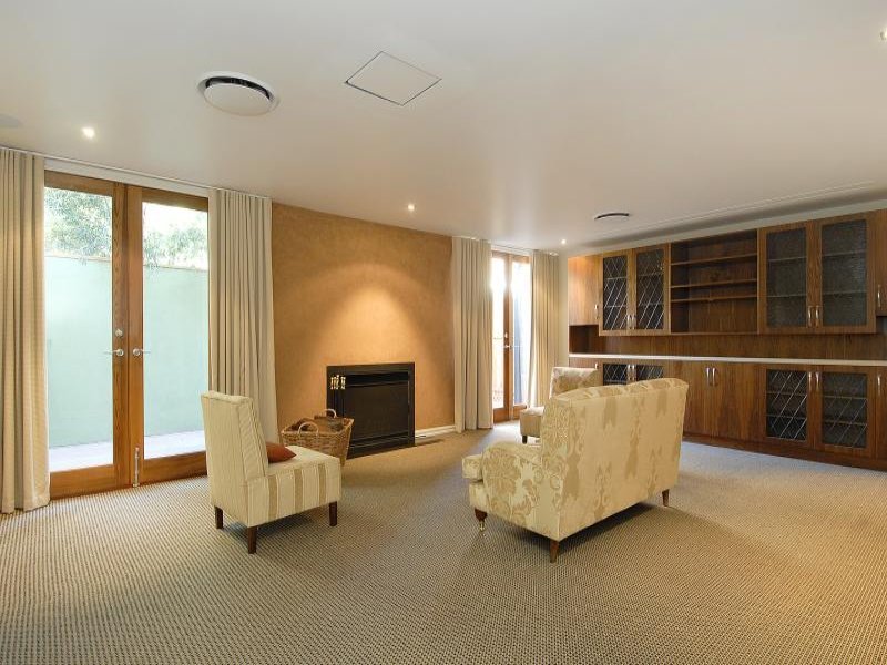 8 Retreat Road, Newtown image 11