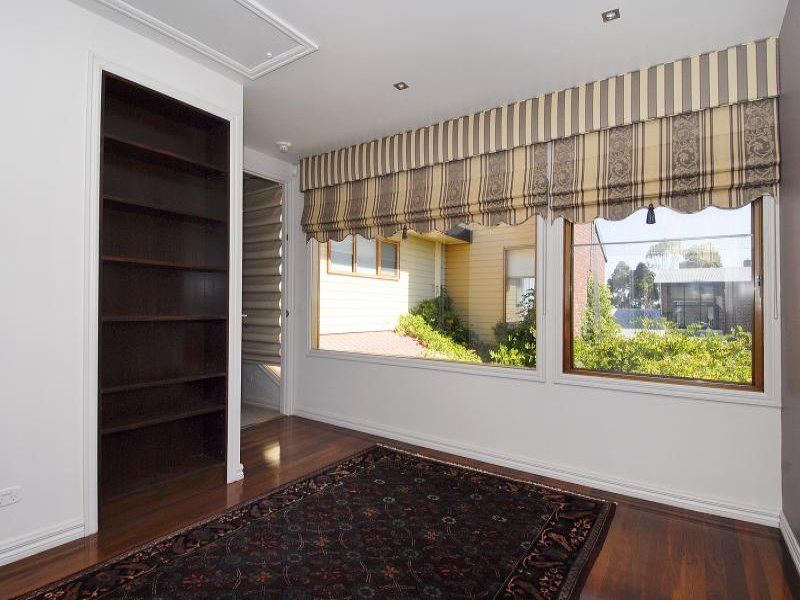 8 Retreat Road, Newtown image 12