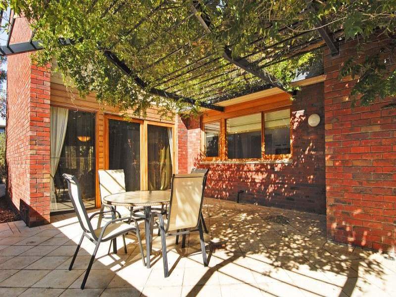 8 Retreat Road, Newtown image 14