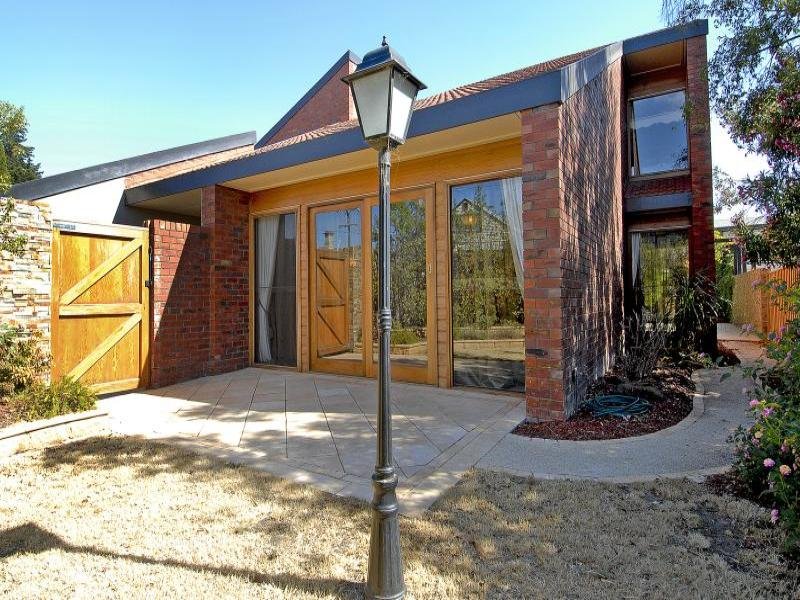 8 Retreat Road, Newtown image 15