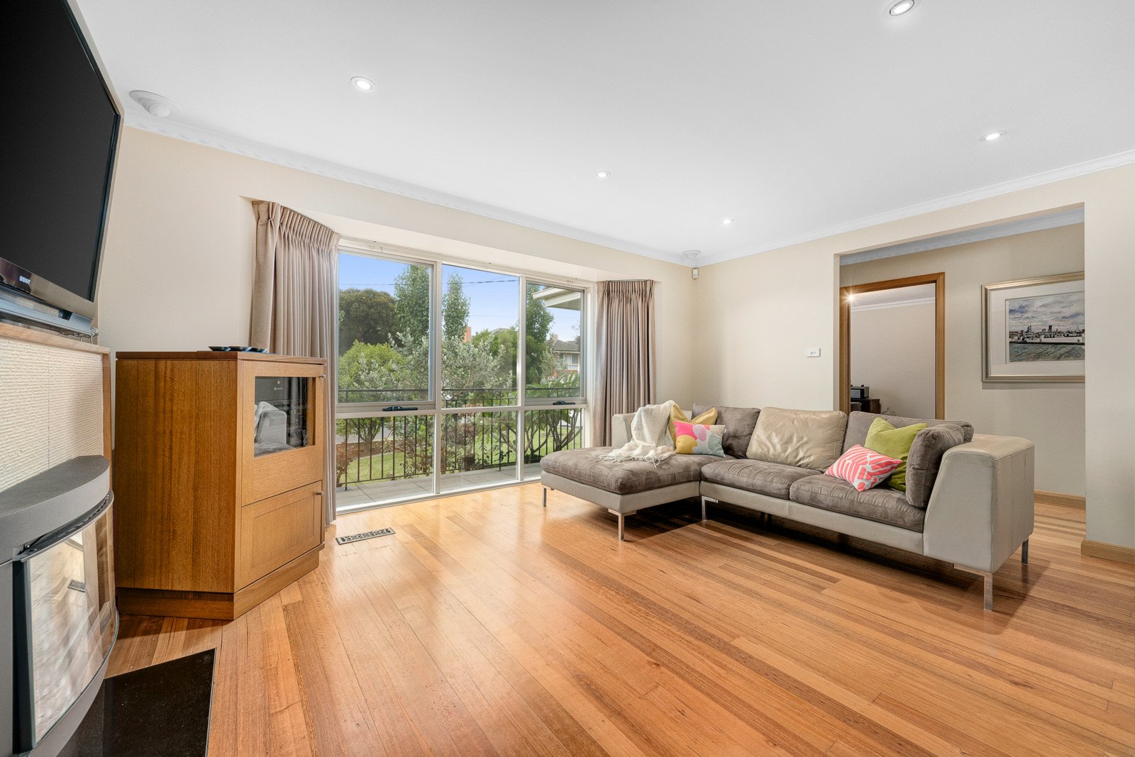 8 Rochdale Drive, Burwood East image 2