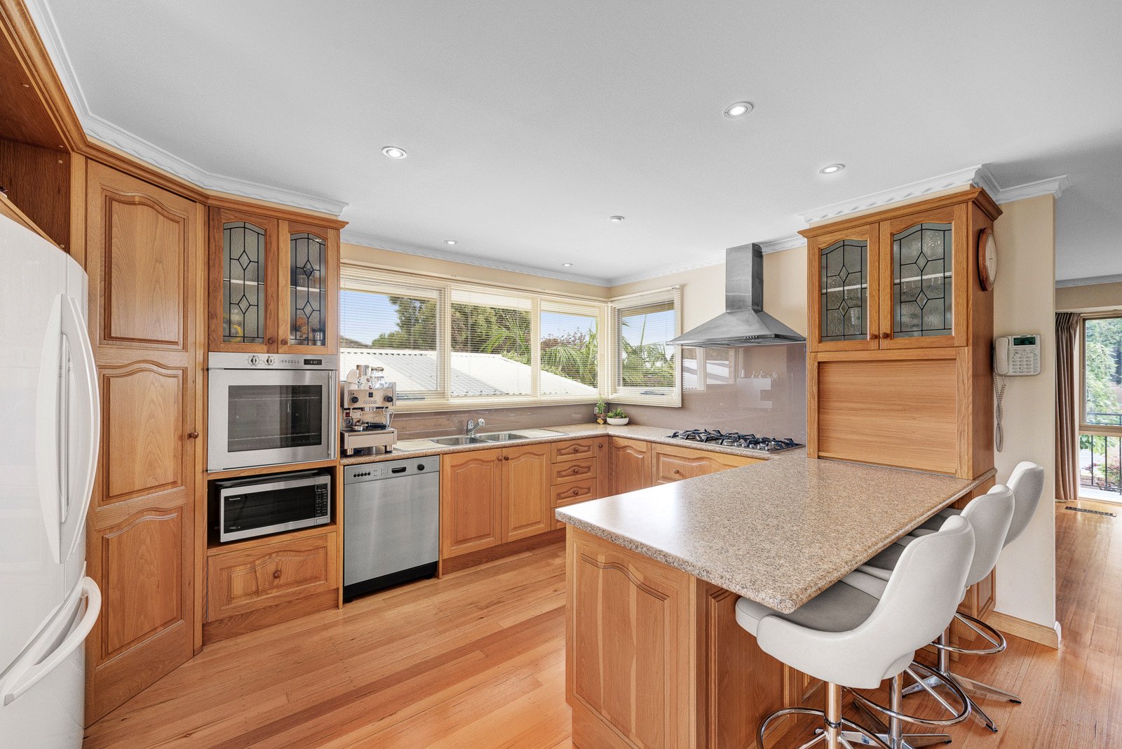 8 Rochdale Drive, Burwood East image 3