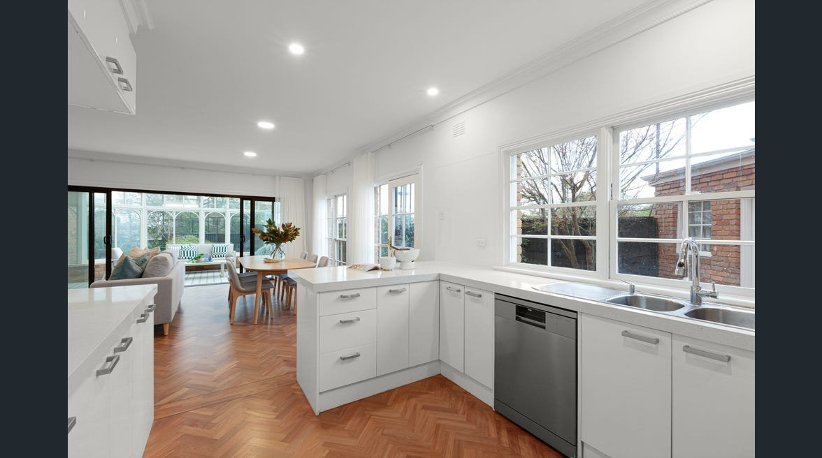 8 Ruhbank Avenue, Balwyn image 9