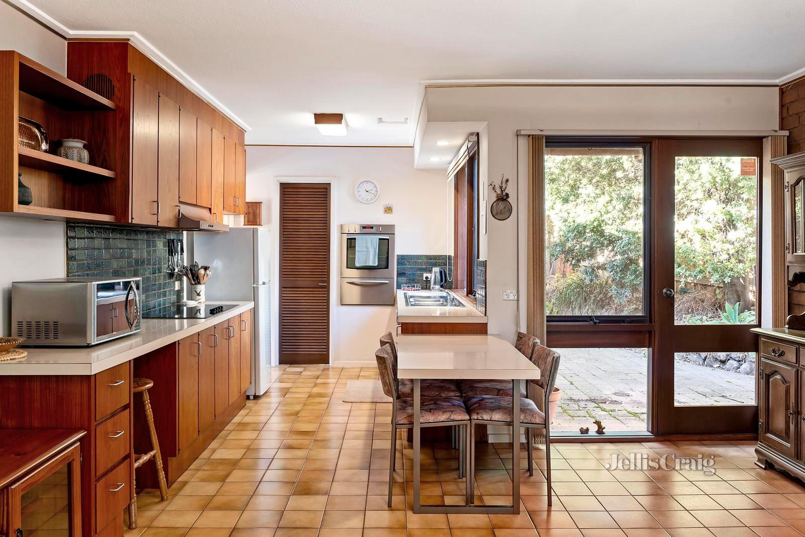 8 Ryland Avenue, Croydon image 4