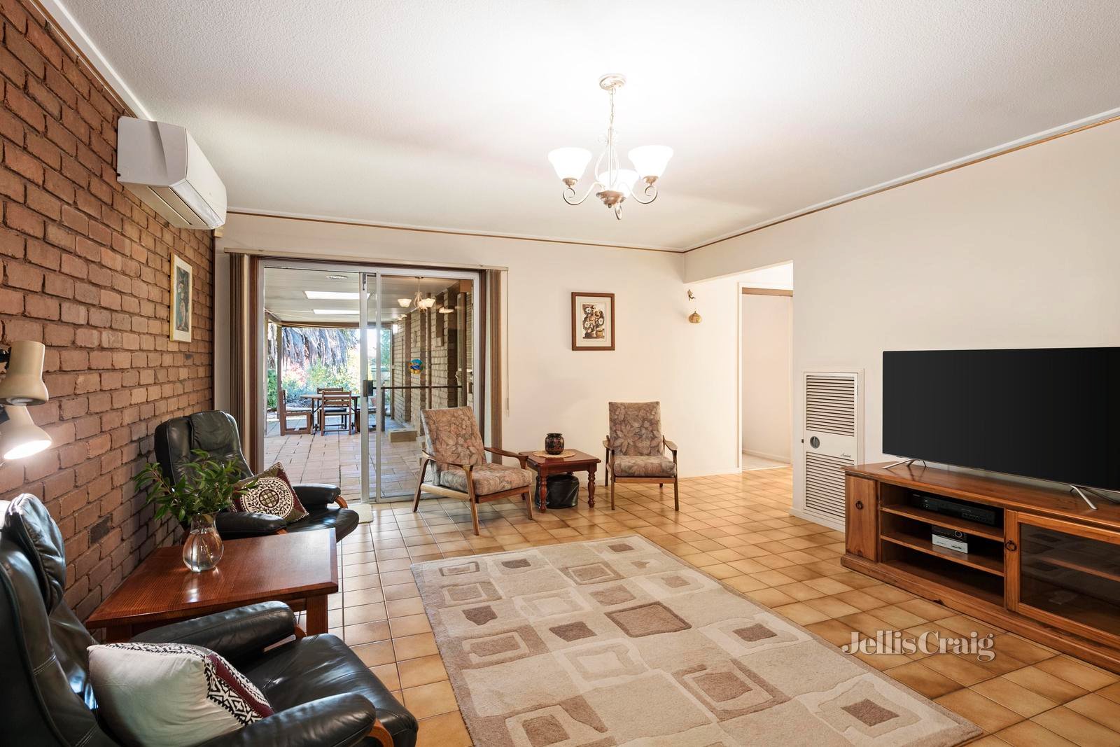 8 Ryland Avenue, Croydon image 5