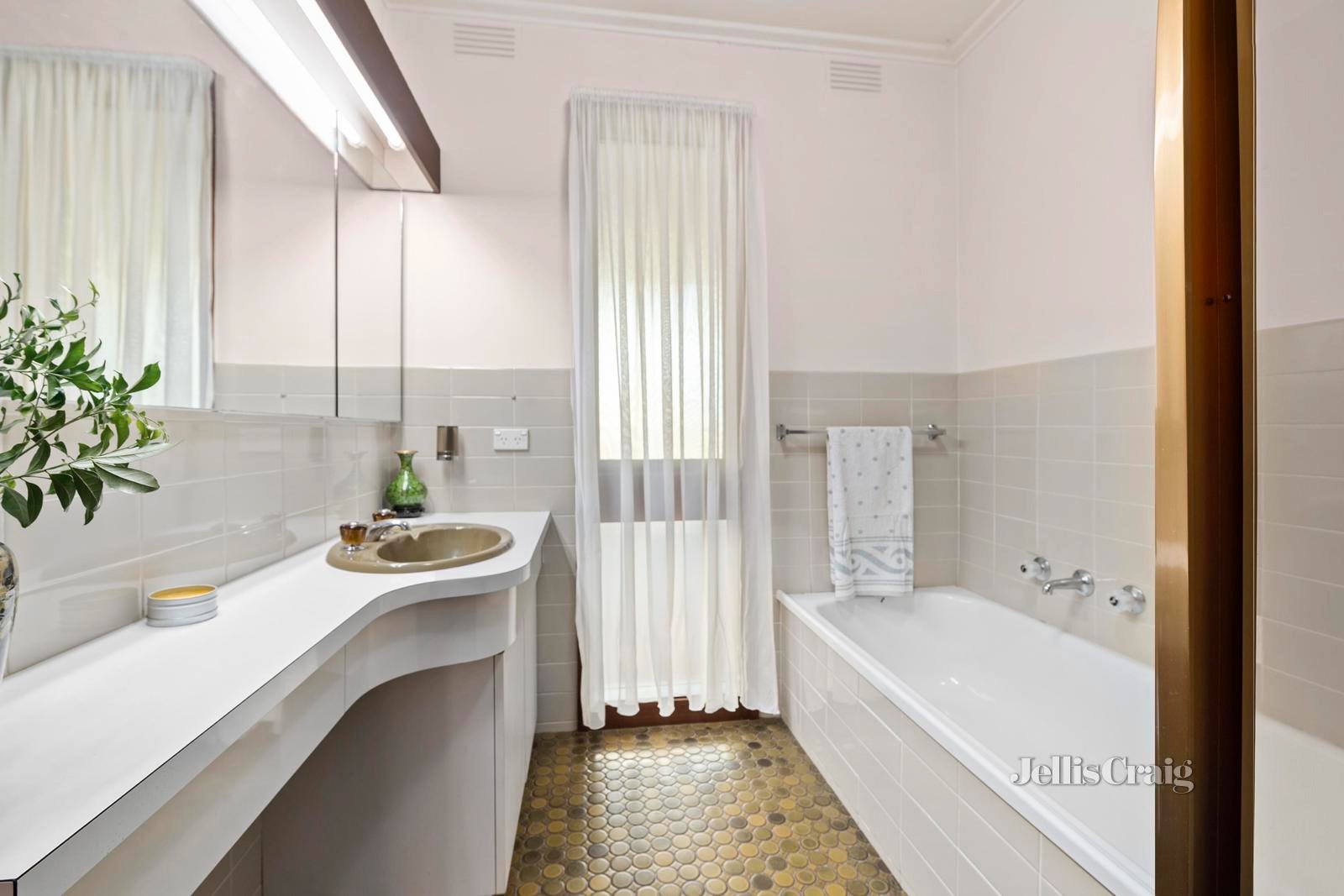 8 Ryland Avenue, Croydon image 7