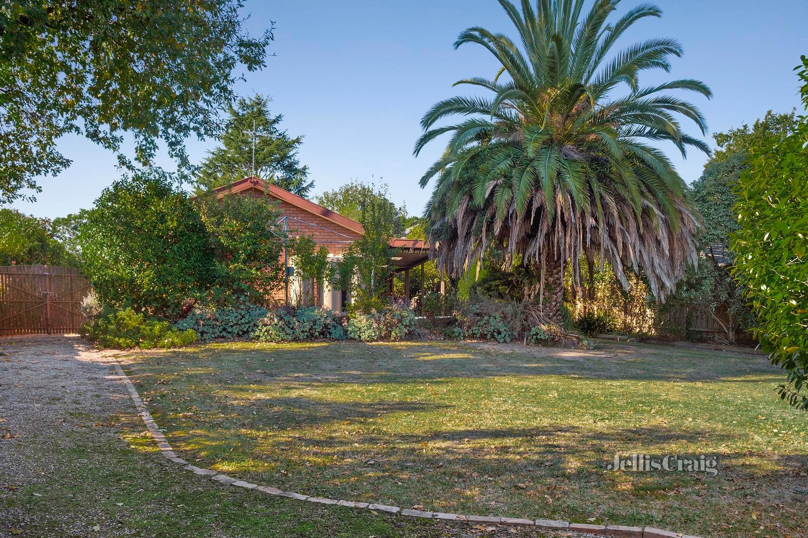 8 Ryland Avenue, Croydon image 9