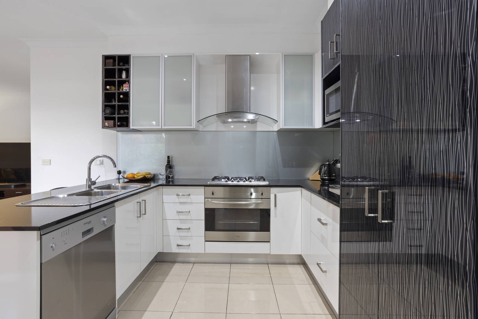 8 Scanlan Street, Bentleigh East image 3