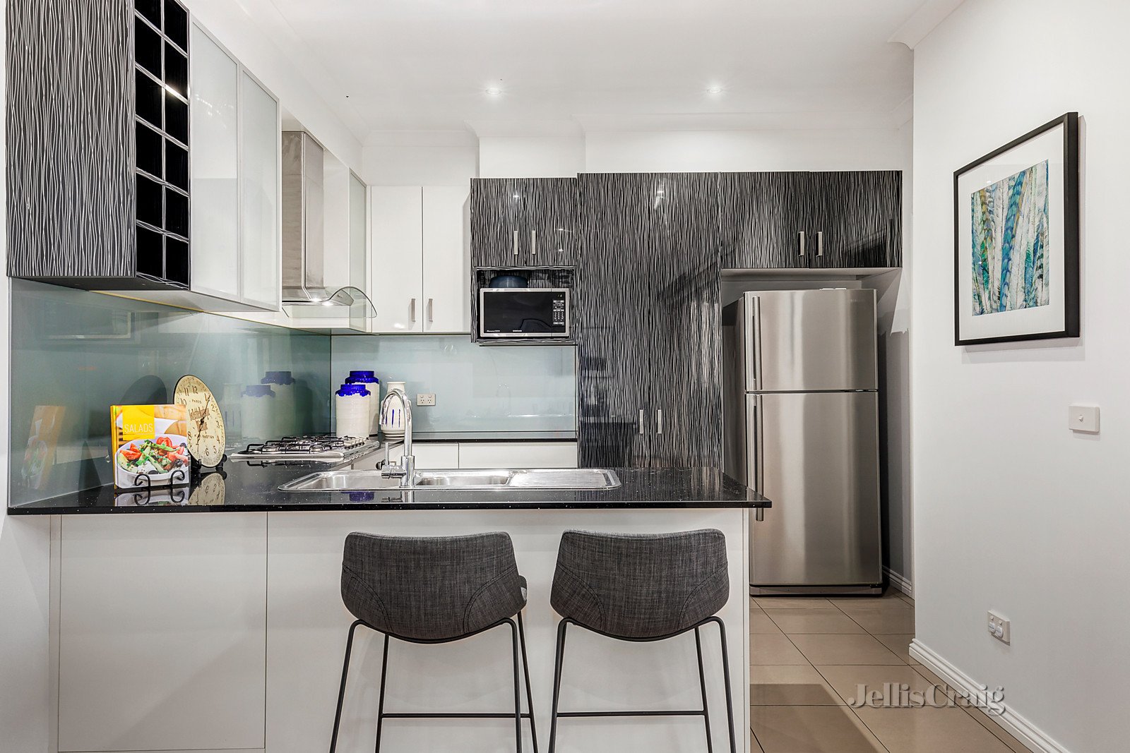 8 Scanlan Street, Bentleigh East image 4