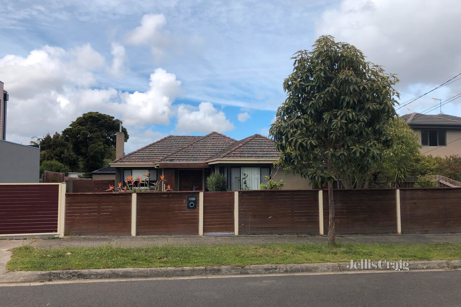 8 Seaview Street, Mount Waverley image 1