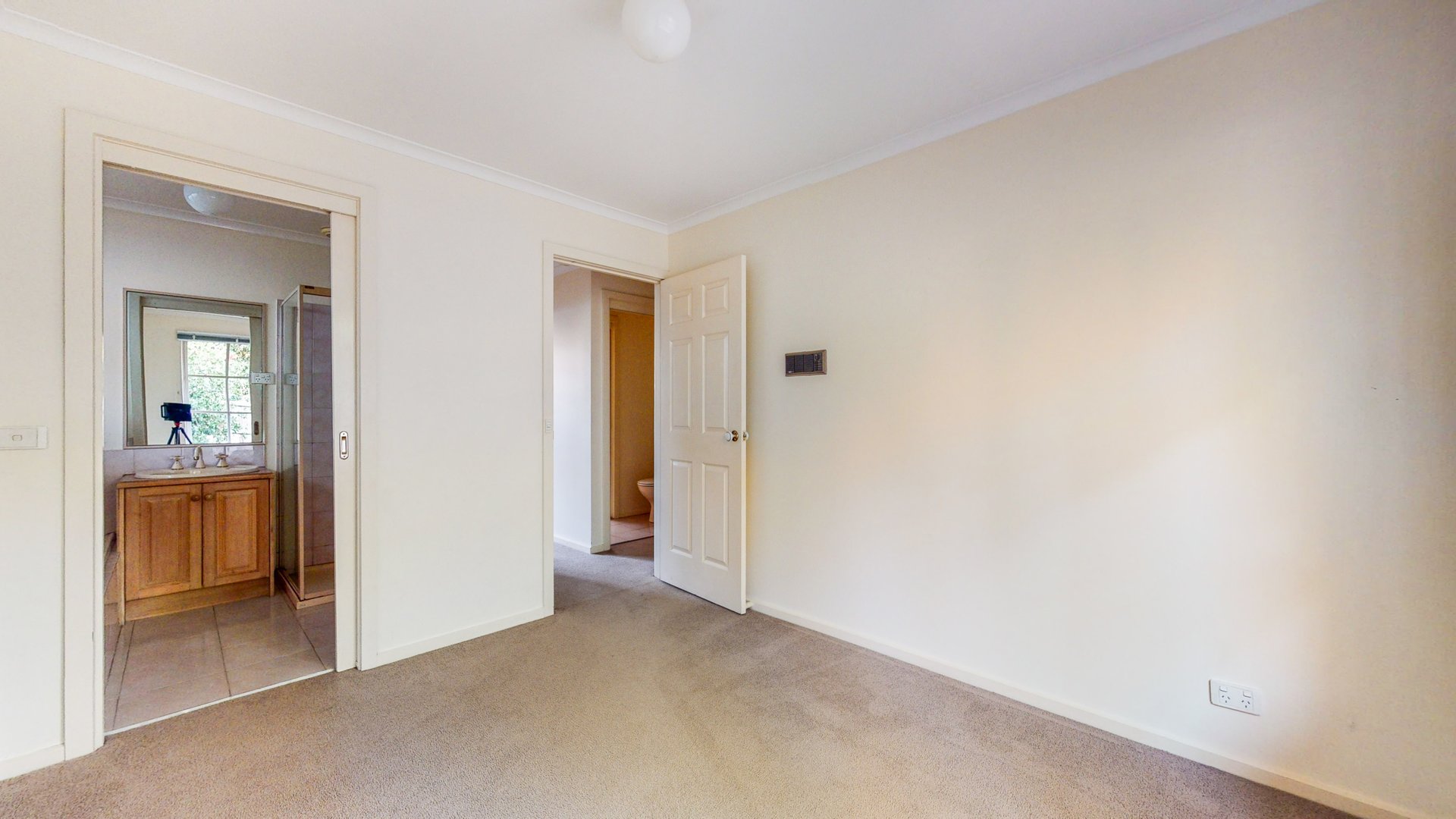 8 Shepreth Street, Surrey Hills image 6
