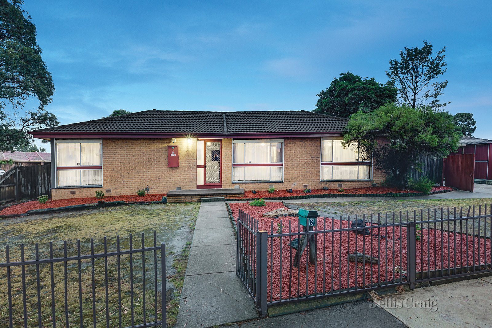 8 Skipton Court, Mill Park image 1