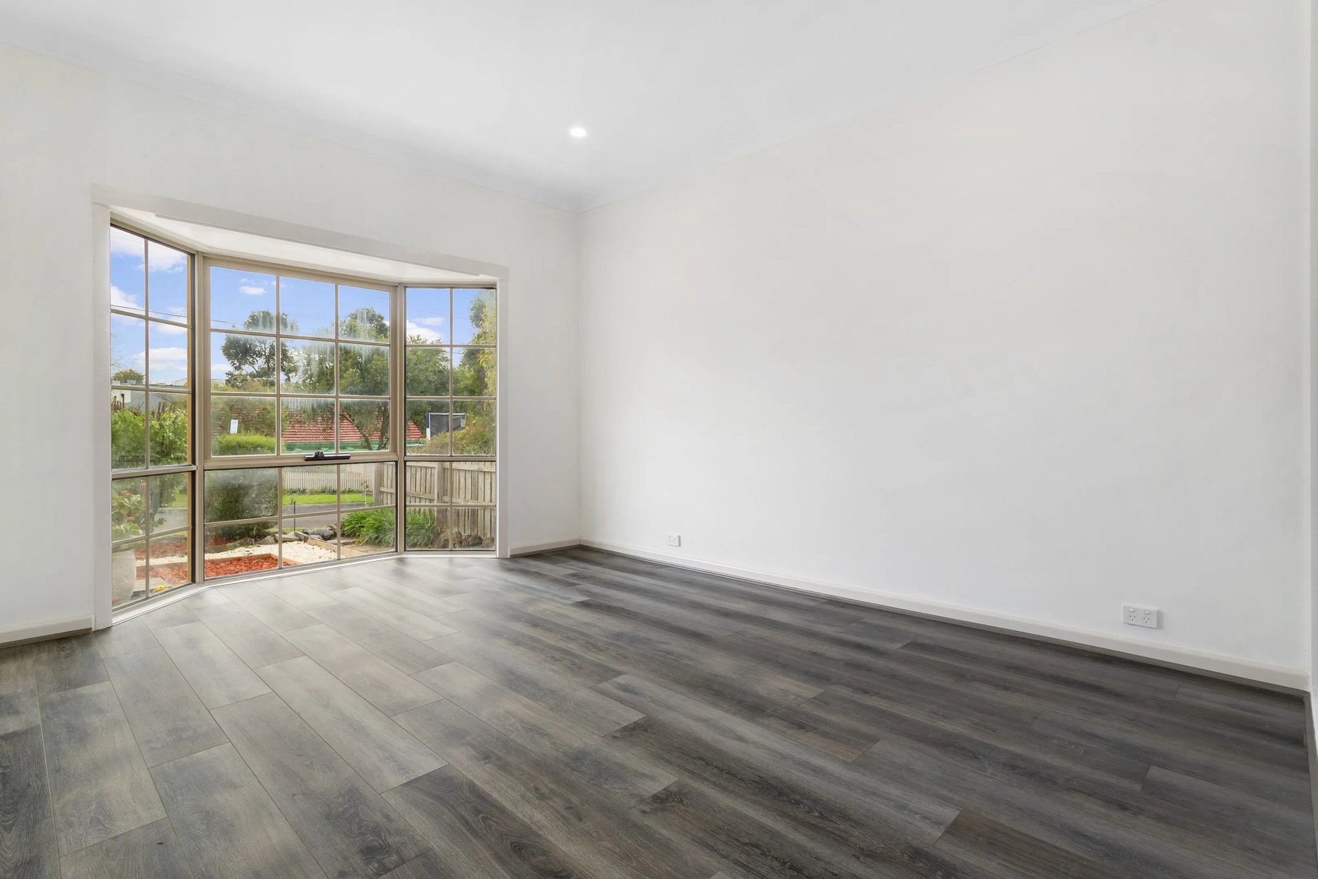 8 Somers Court, Glen Waverley image 5