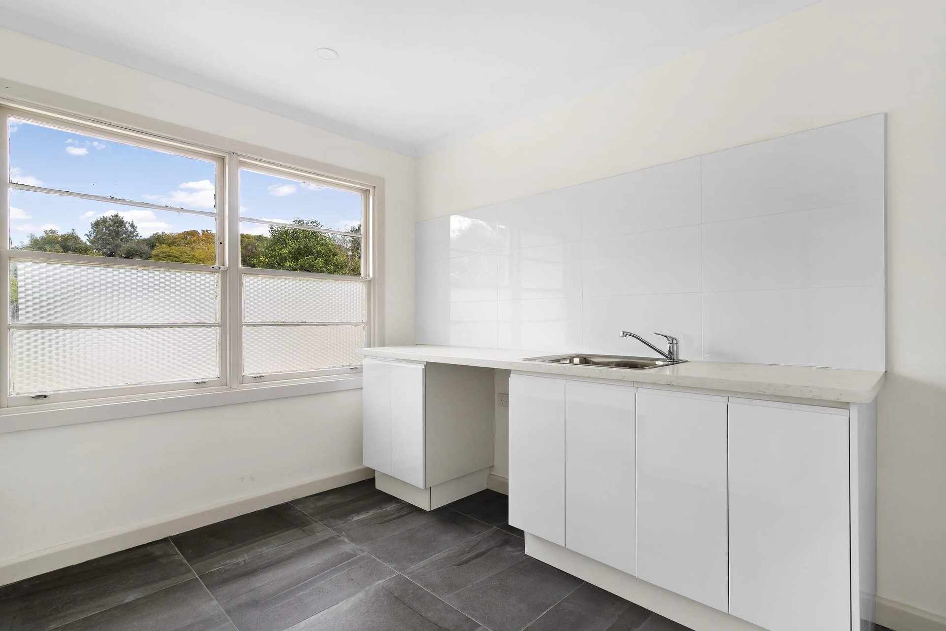 8 Somers Court, Glen Waverley image 4