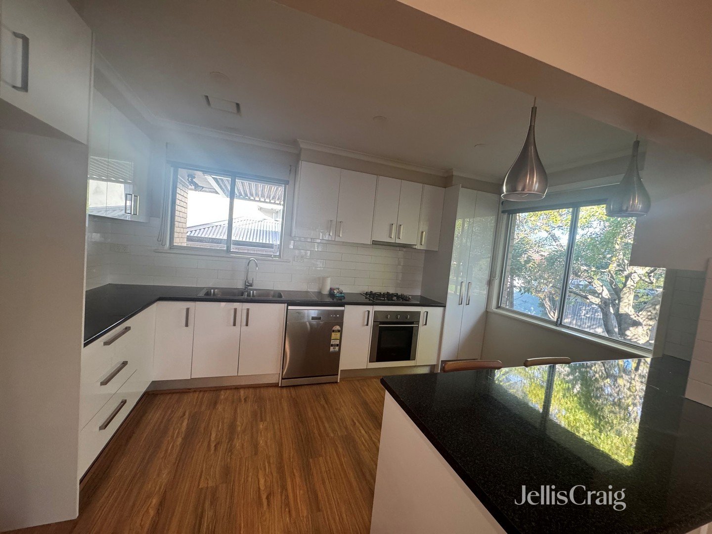8 Southam Street, Brunswick&nbsp;West image 3