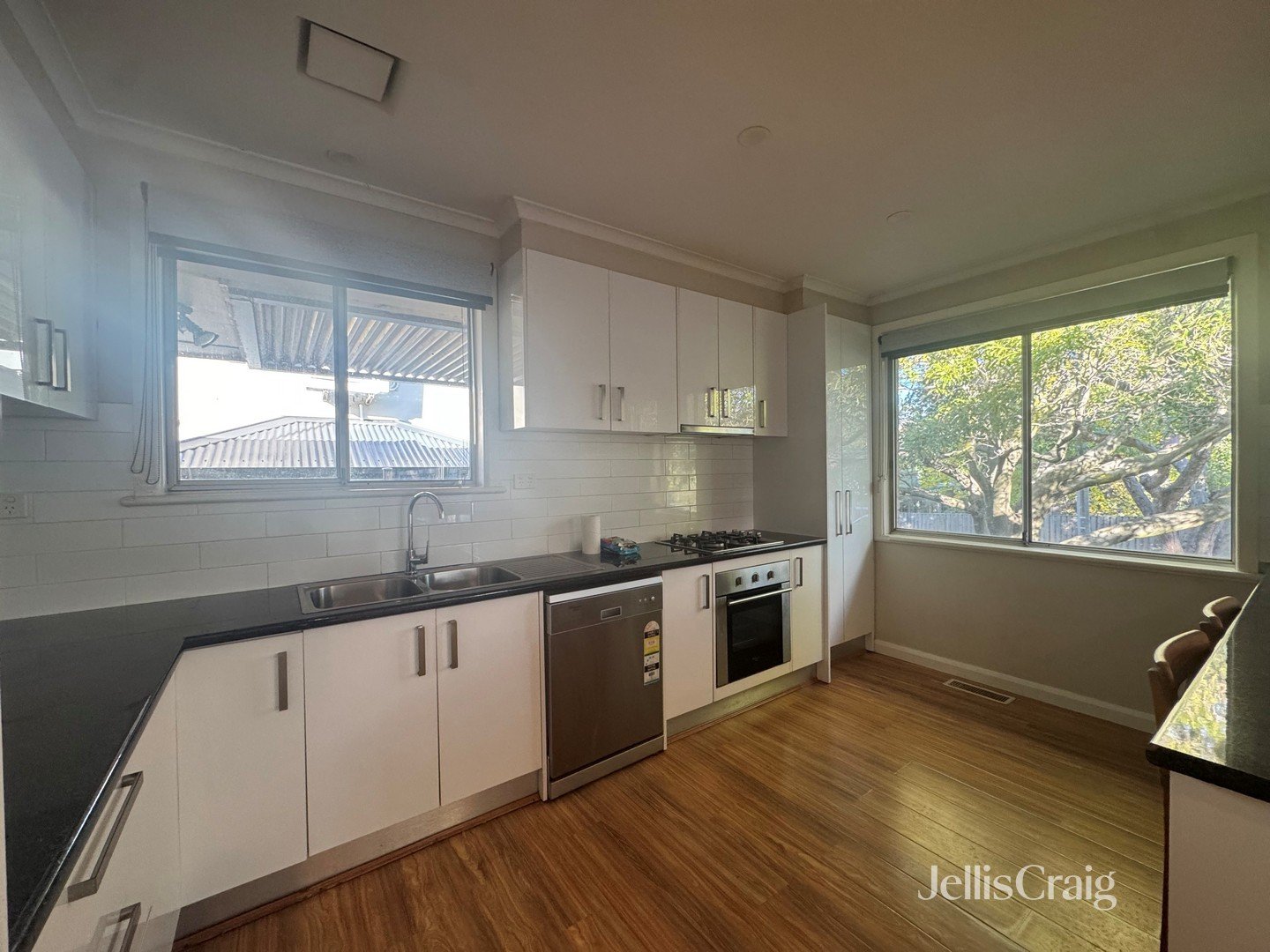 8 Southam Street, Brunswick&nbsp;West image 2