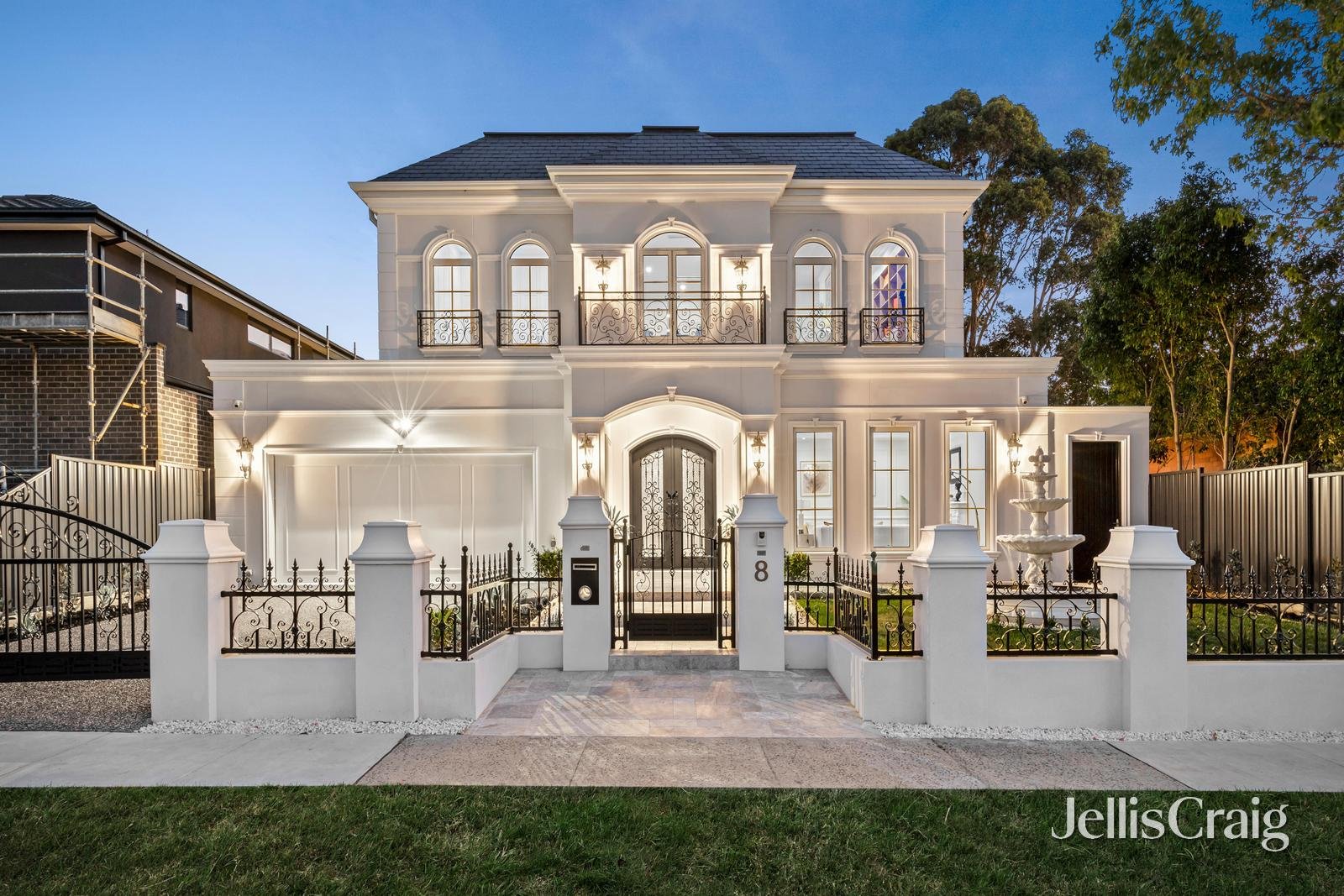 8 St Albans Street, Mount Waverley image 1