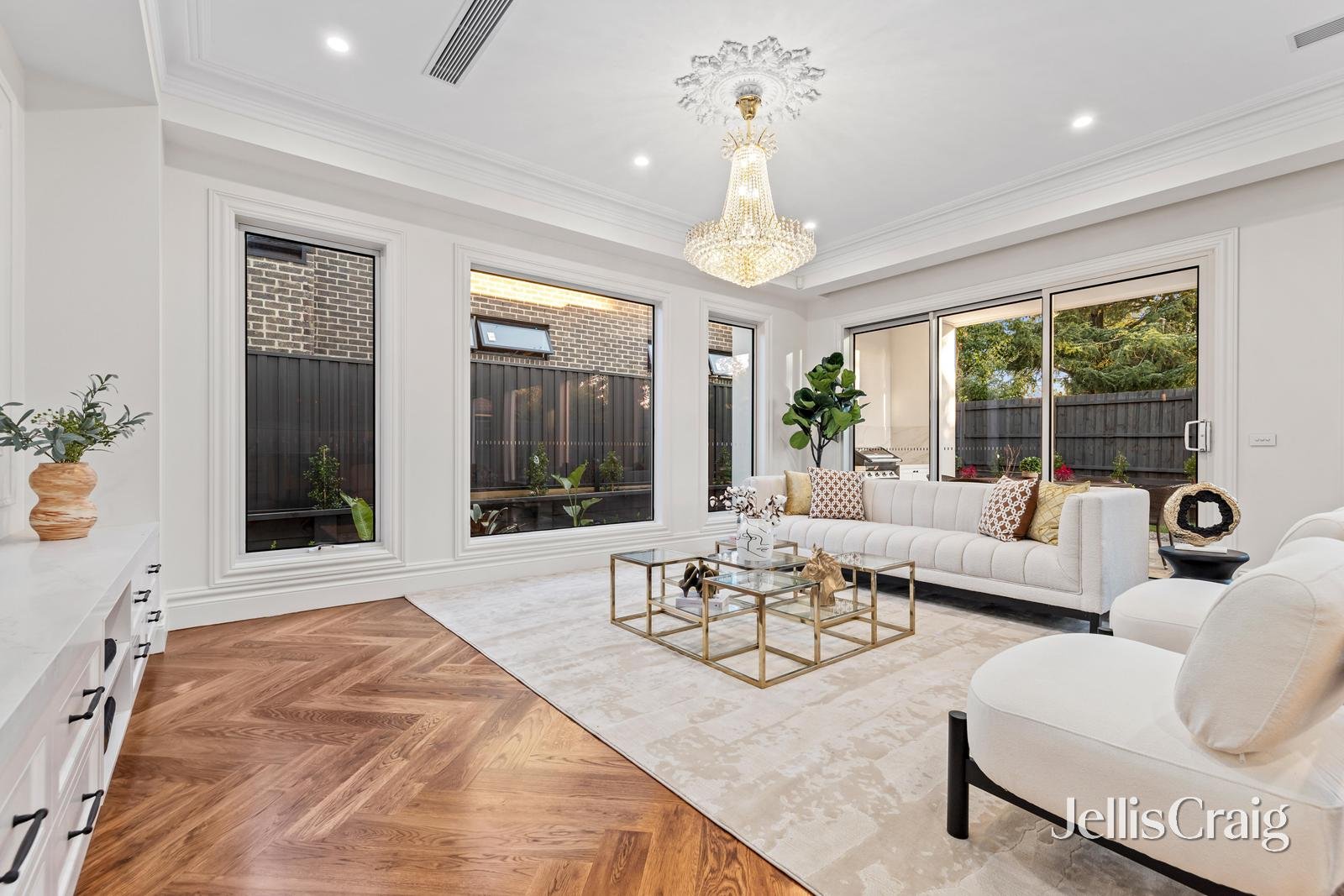 8 St Albans Street, Mount Waverley image 7