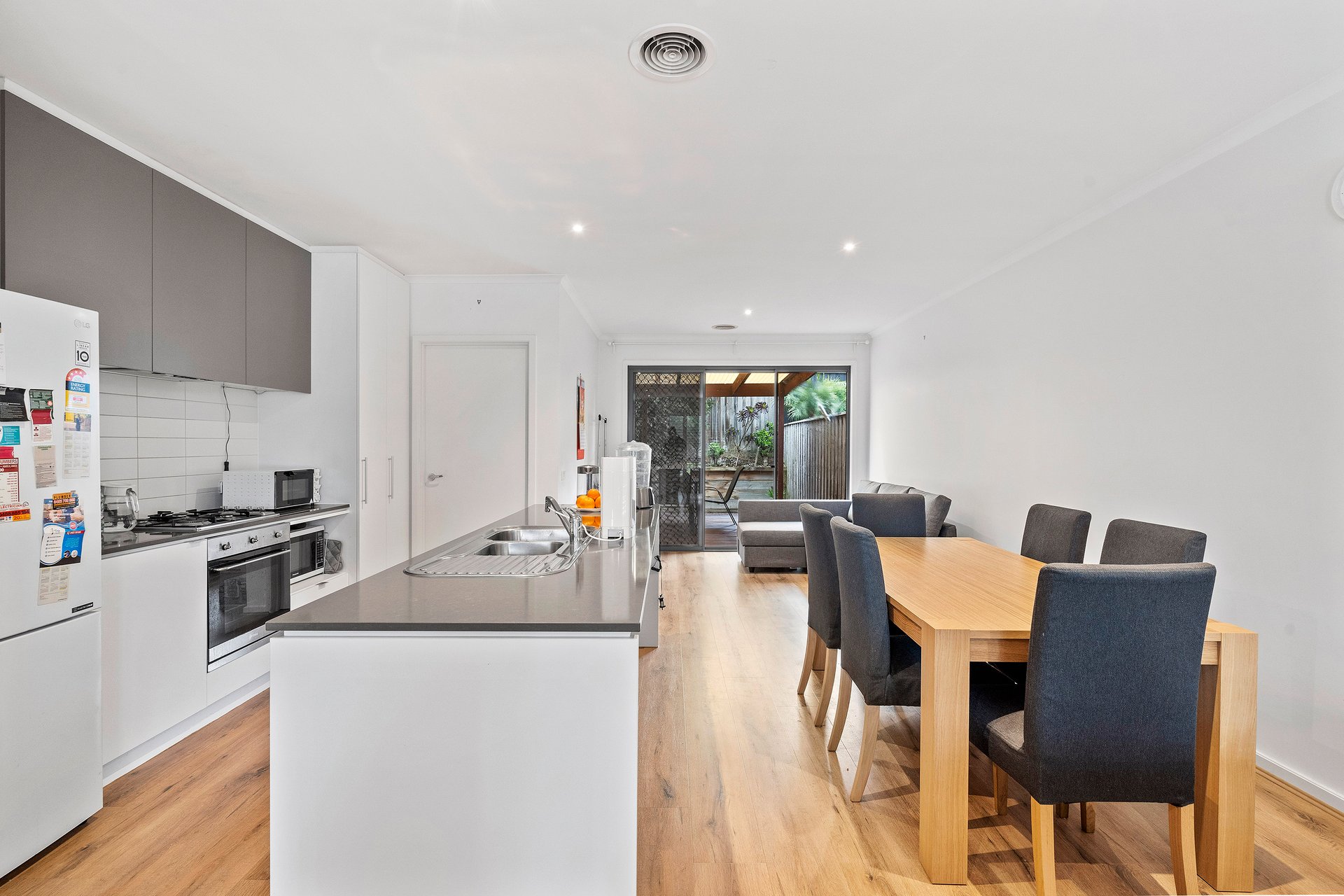 8 St James Park Drive, Mulgrave image 2
